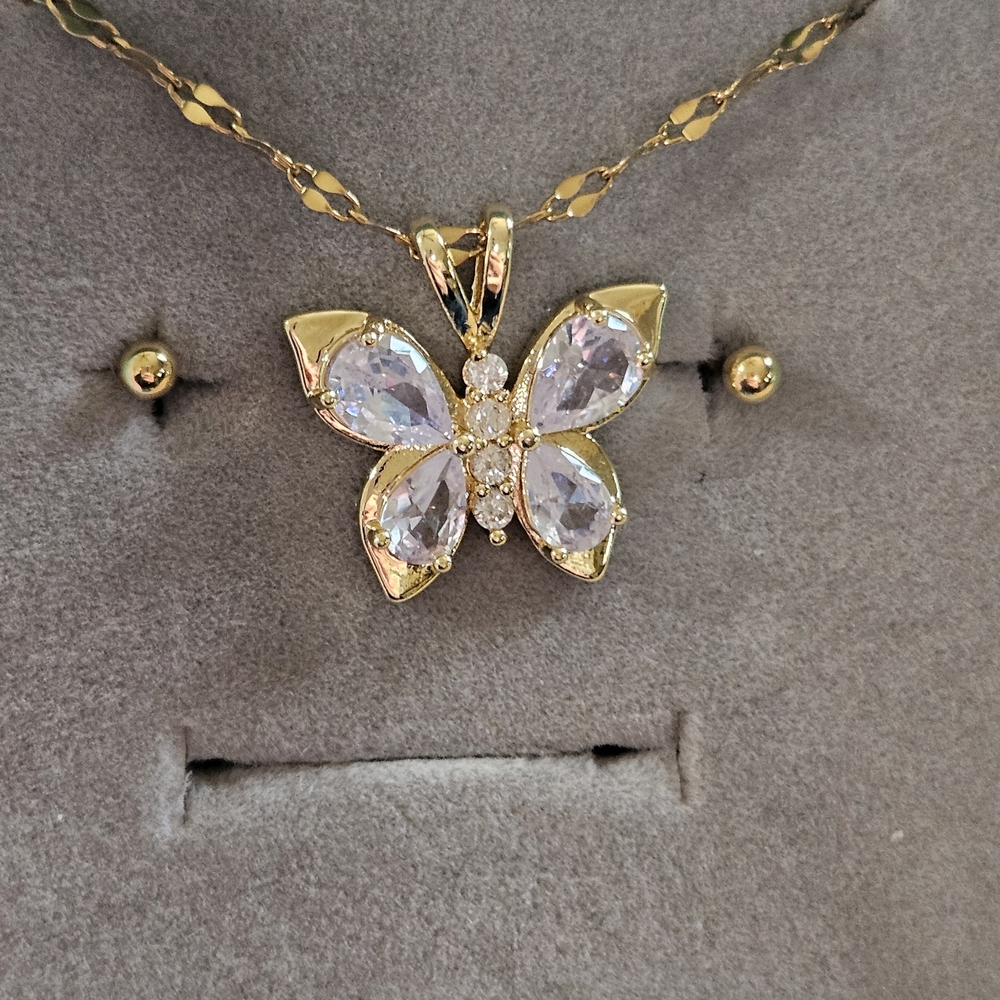 Elegant Gold Butterfly Pendant Necklace